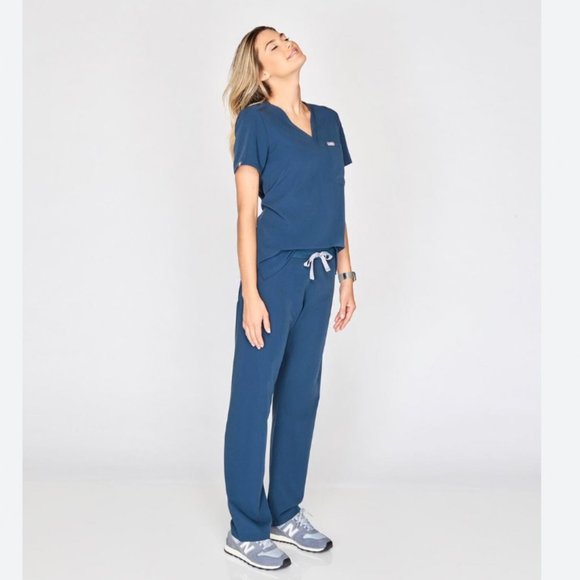 FIGS Women's Scrub Set Size Small- Dark Harbor - Picture 2 of 6